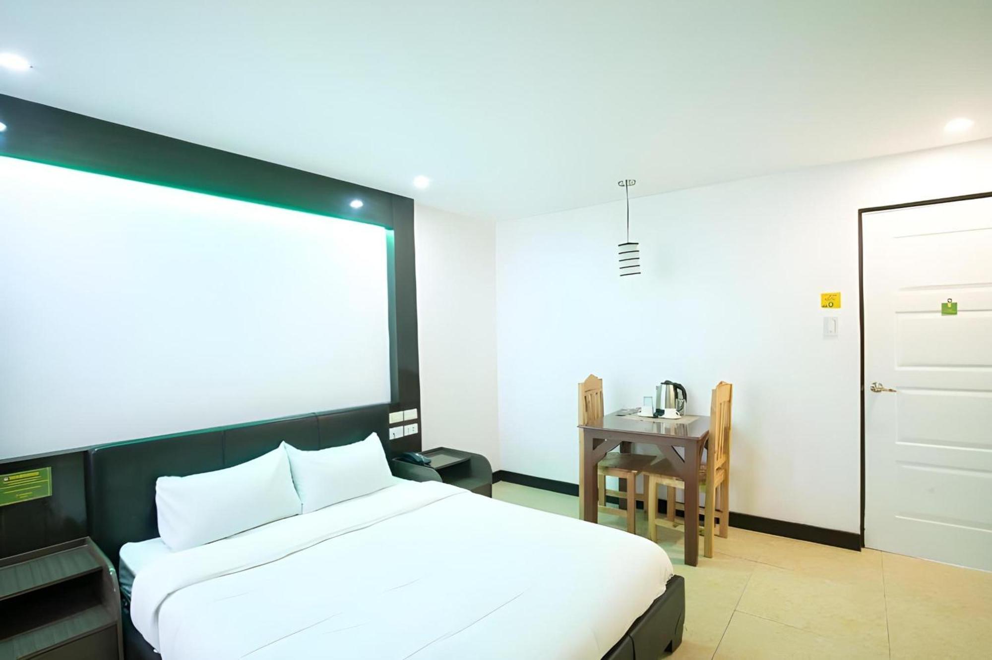 Oyo 195 Ranchotel - Binan Exterior foto